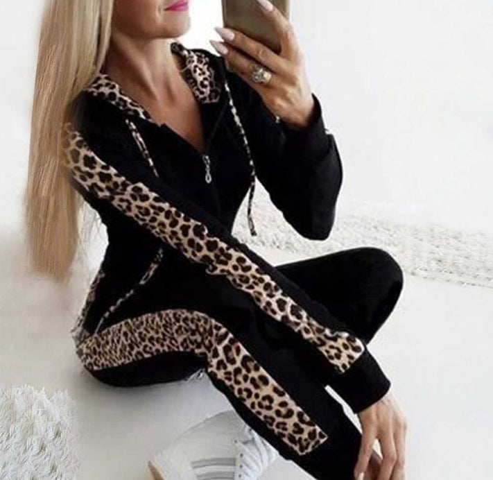 Women's sports set with a trendy leopard print Amarae