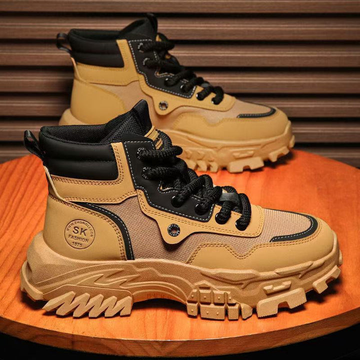 Padded men's winter boots with platform sole