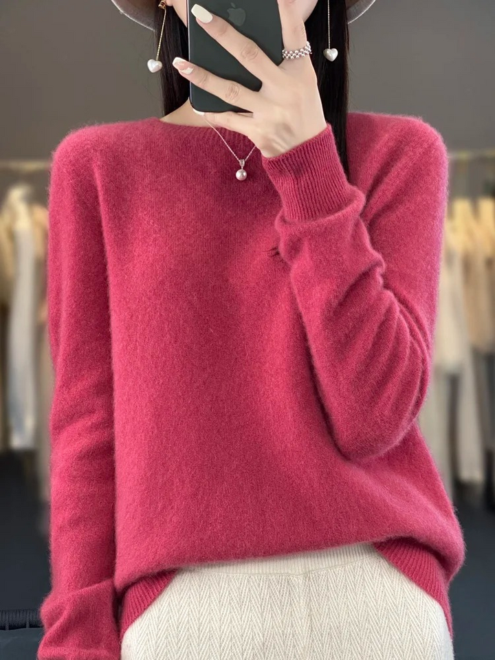 Chic Und Stil | Women's Round Neck Soft Elegant Knit Sweater