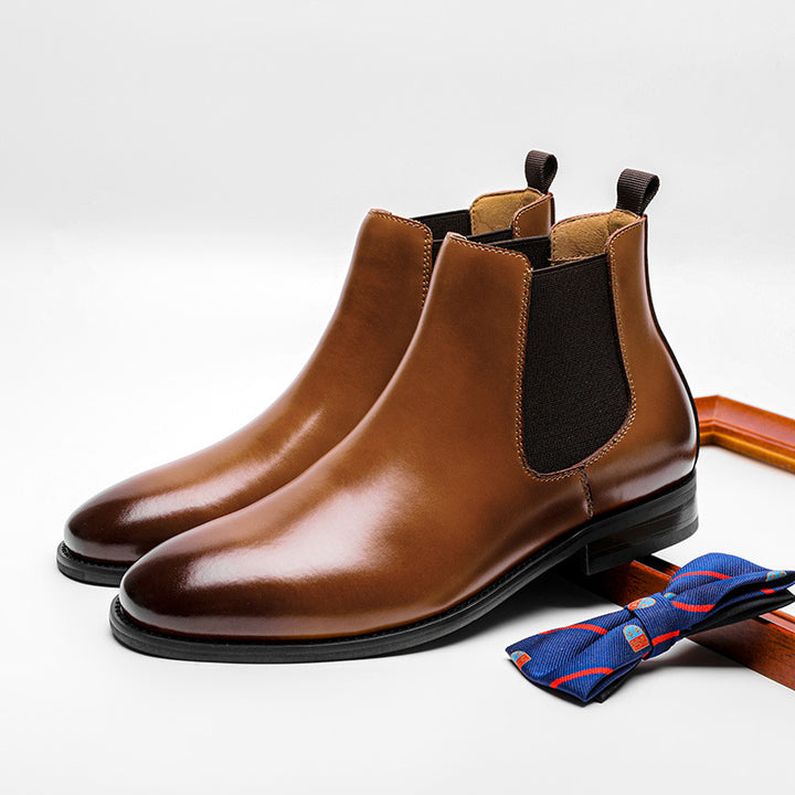 Men's Chelsea boots made of leather, classic round