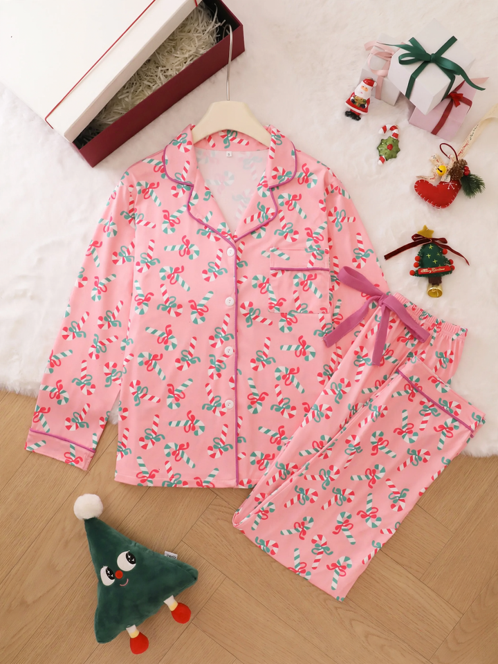 Fashionable tracksuit set with long sleeves and pants