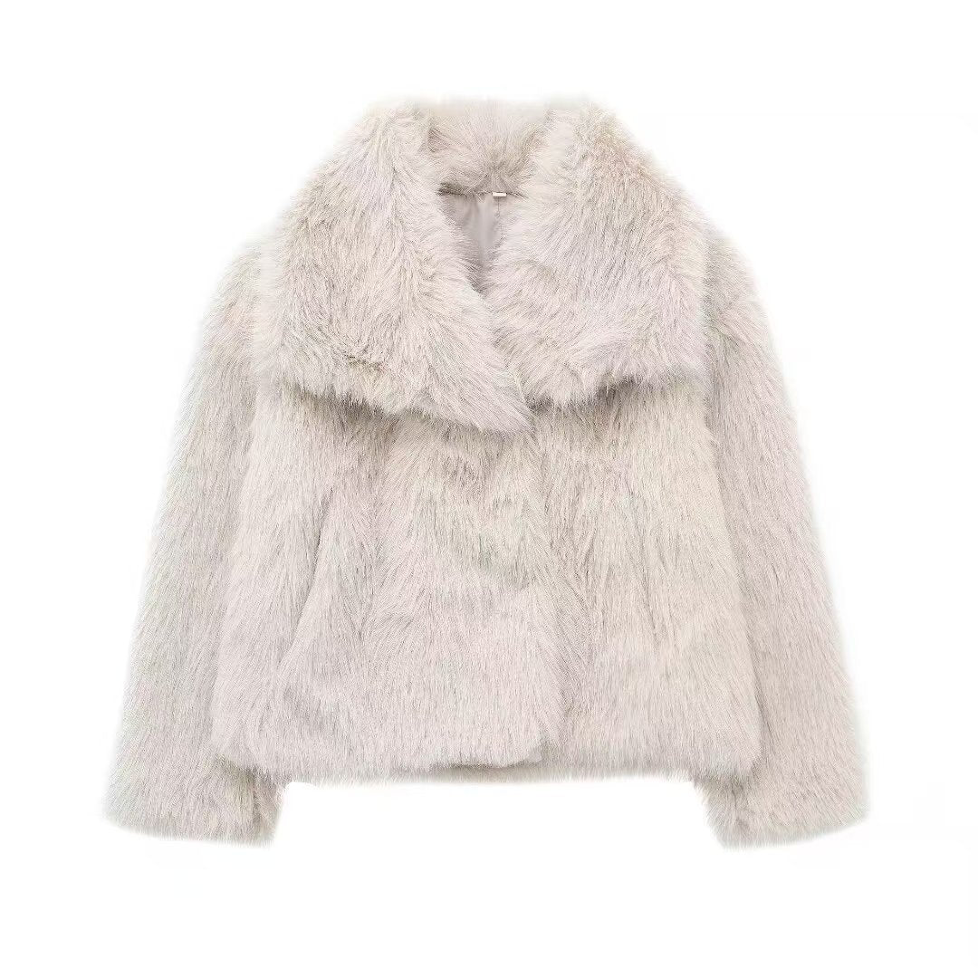 Fashionable coat with large faux fur lapel
