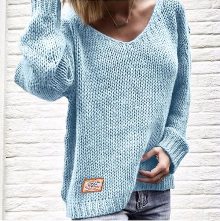 Chunky knit sweater for women with a casual V-neck and oversized sleeves Lune Londonl