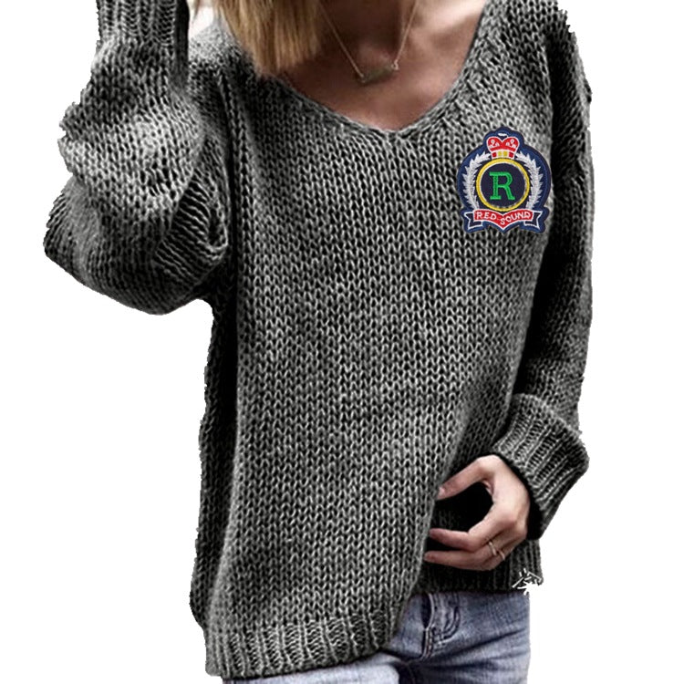 Chunky knit sweater for women with a casual V-neck and oversized sleeves Lune Londonl