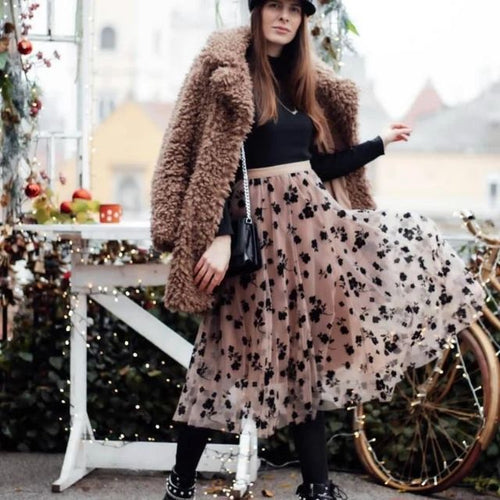 Chic und Stil | Elegant Maxi Skirt Made of Mesh with Floral Pattern