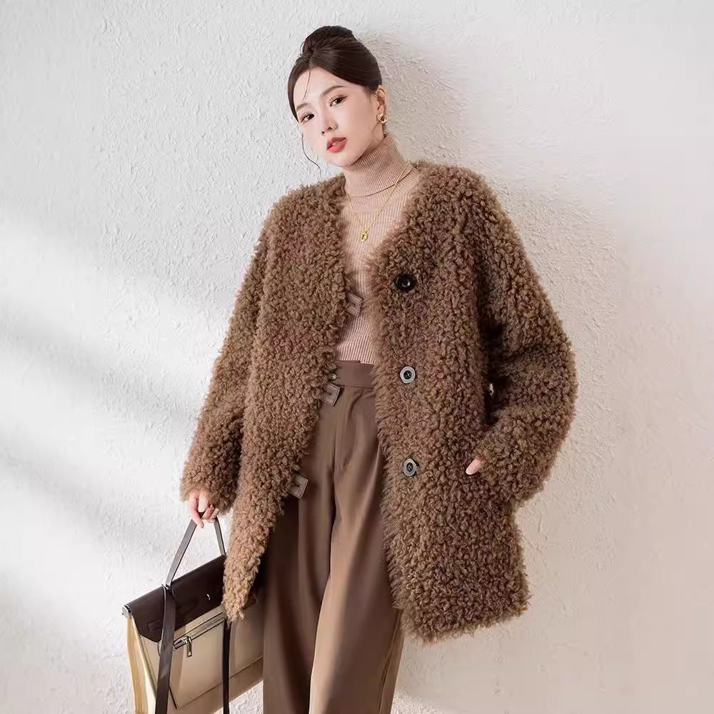 Mid-length lambskin coat made of Australian wool