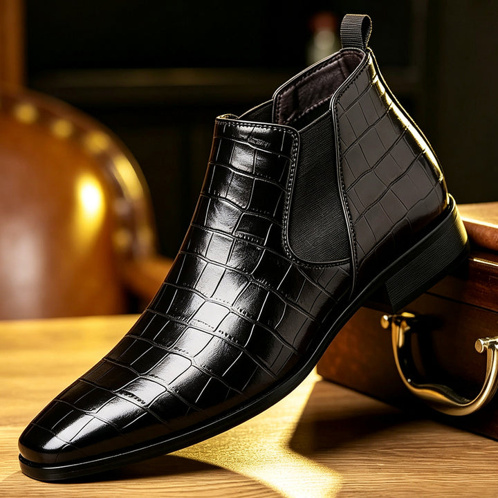 Fashionable men's Chelsea boots in vintage style
