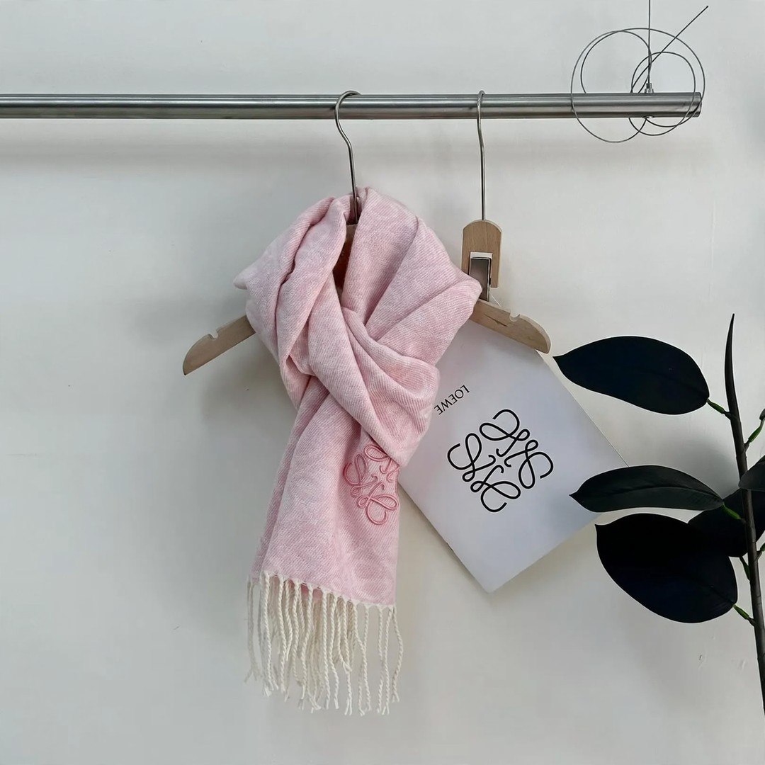 Scarf with checkerboard pattern and fringes