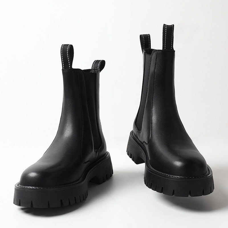 Robust Chelsea boots with platform sole