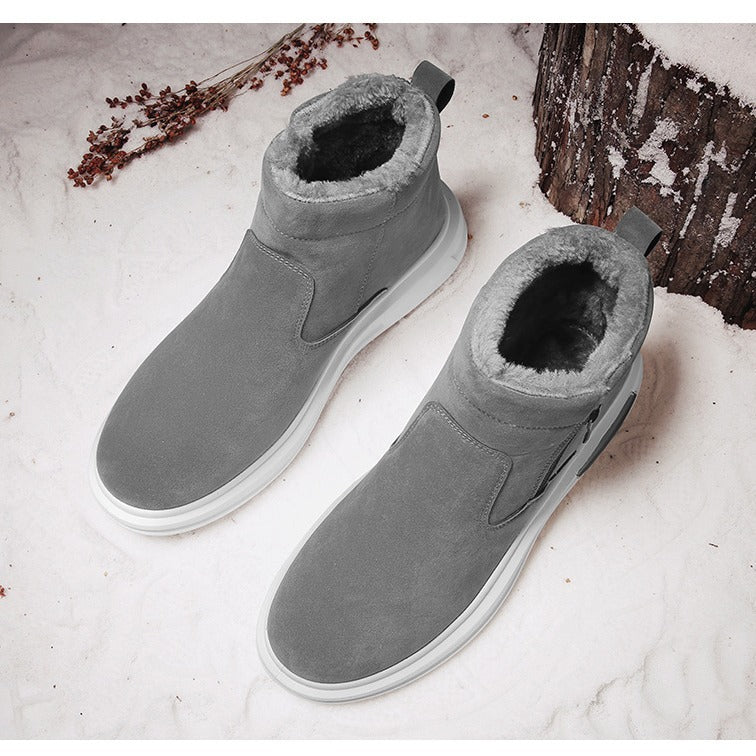 Padded men's snow boots to slip on