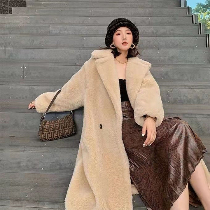 Loose women's winter coat in teddy look