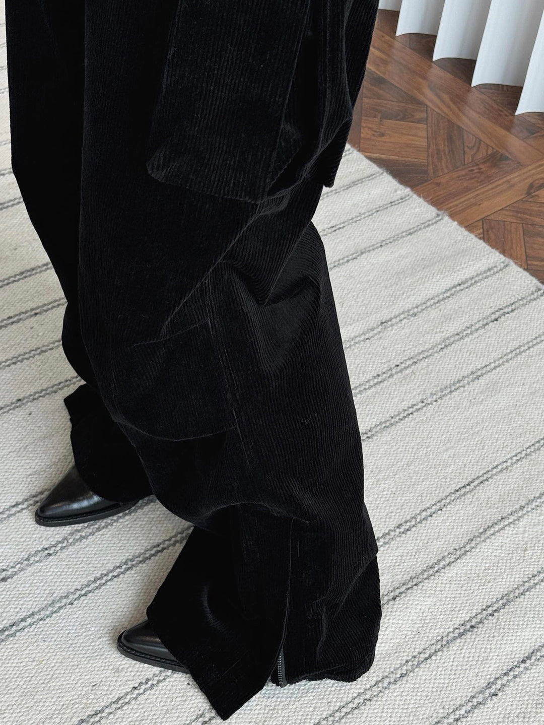 Women’s corduroy pants, wide cut, cargo pockets