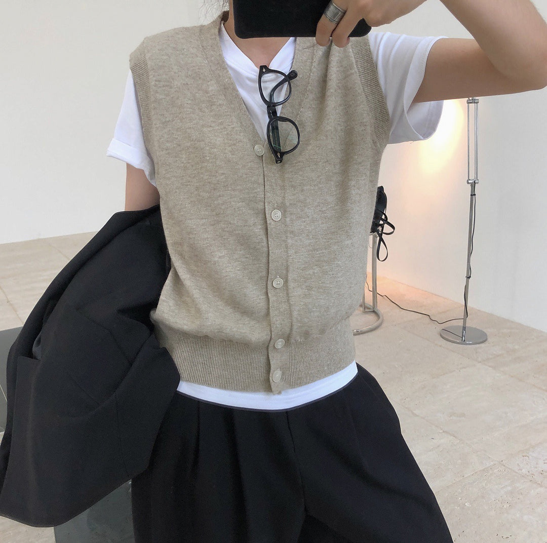 Women's Sleeveless Fine Knit Vest with Button Placket and Ribbed Cuffs Amarae
