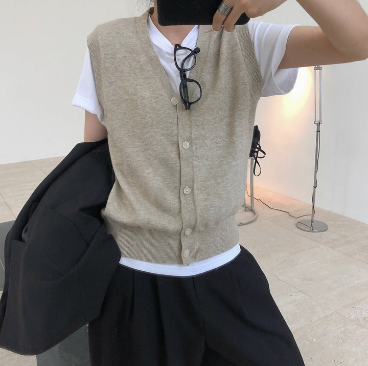 Women's Sleeveless Fine Knit Vest with Button Placket and Ribbed Cuffs Amarae