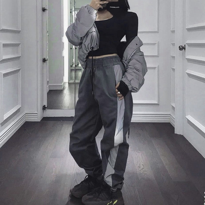 Women's sports outfit with reflective accents Lune London