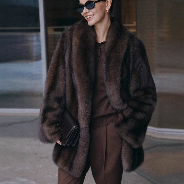 Loose women's faux fur coat in brown