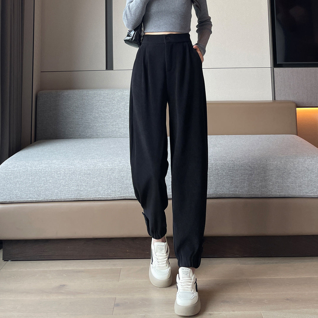 Ladies leisure pants made of chenille cord, elastic leg cuffs