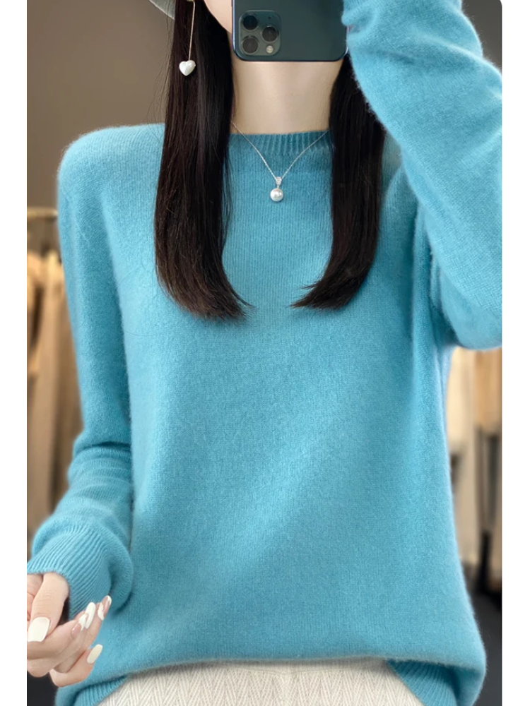 Chic Und Stil | Women's Round Neck Soft Elegant Knit Sweater