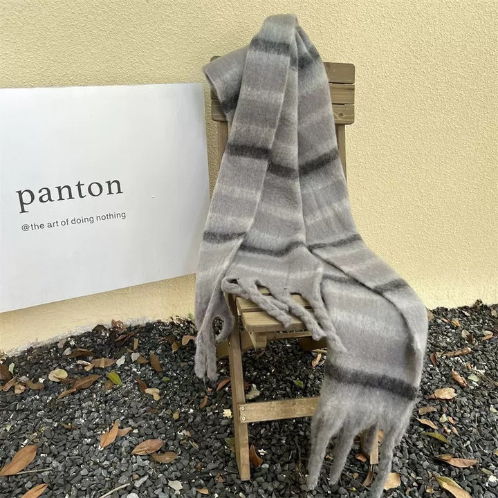 Warmer winter scarf with check pattern
