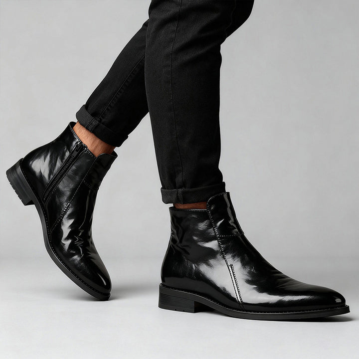 Elegant men's Chelsea boots in vintage style