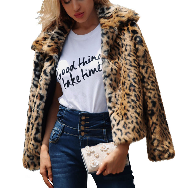 Faux fur jacket for women with elegant leopard print and trendy cut Lune London