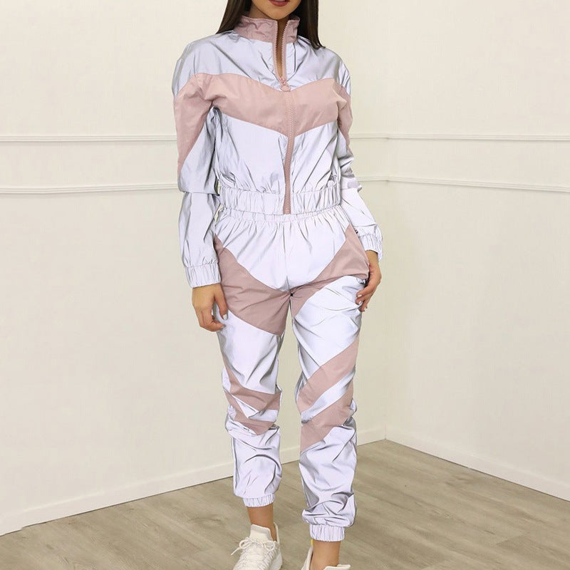 Ladies sports tracksuit with contrasting color accents and a sporty cut Lune London