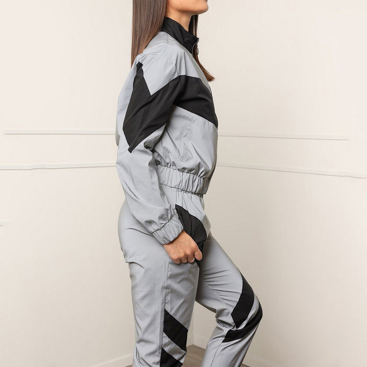 Ladies sports tracksuit with contrasting color accents and a sporty cut Lune London