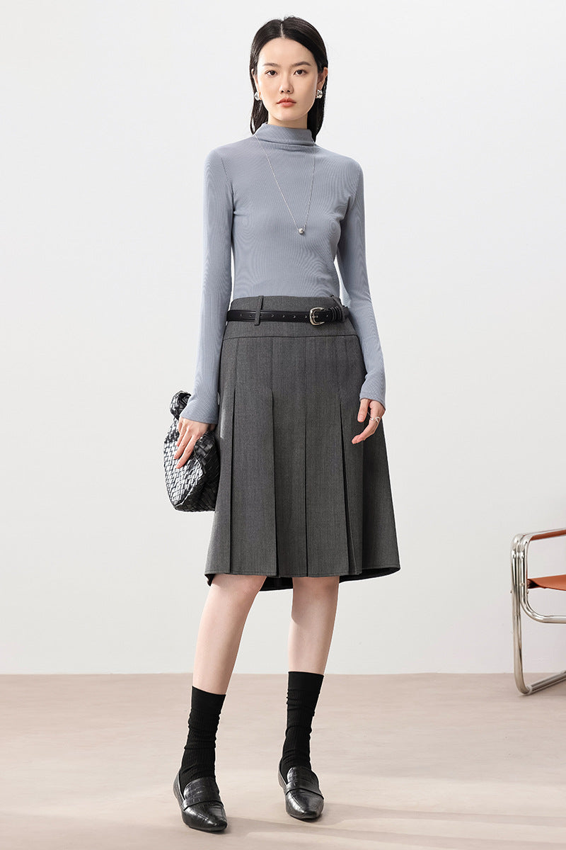 Warm knit sweater with silk content and inner lining