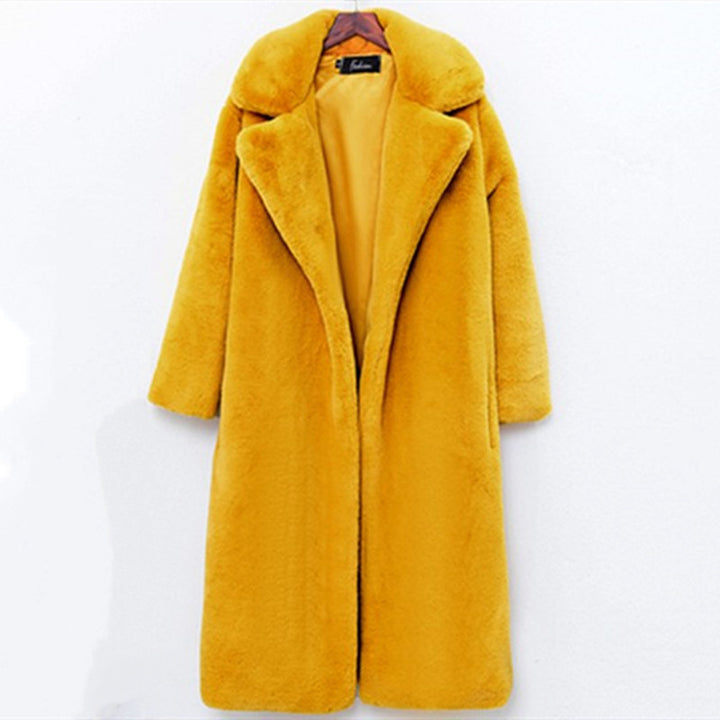 Ladies Elegant and Voluminous Faux Fur Coat with Wide Collar Lune London