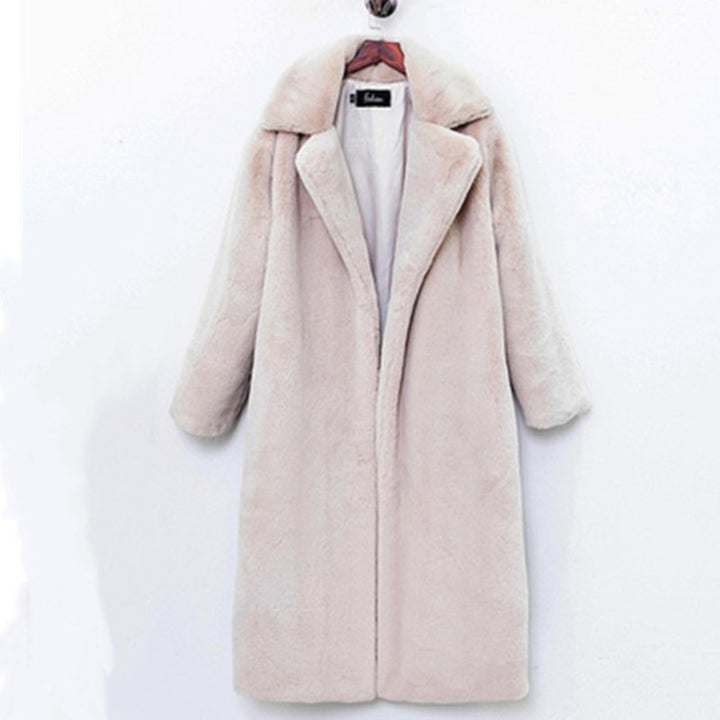 Ladies Elegant and Voluminous Faux Fur Coat with Wide Collar Lune London