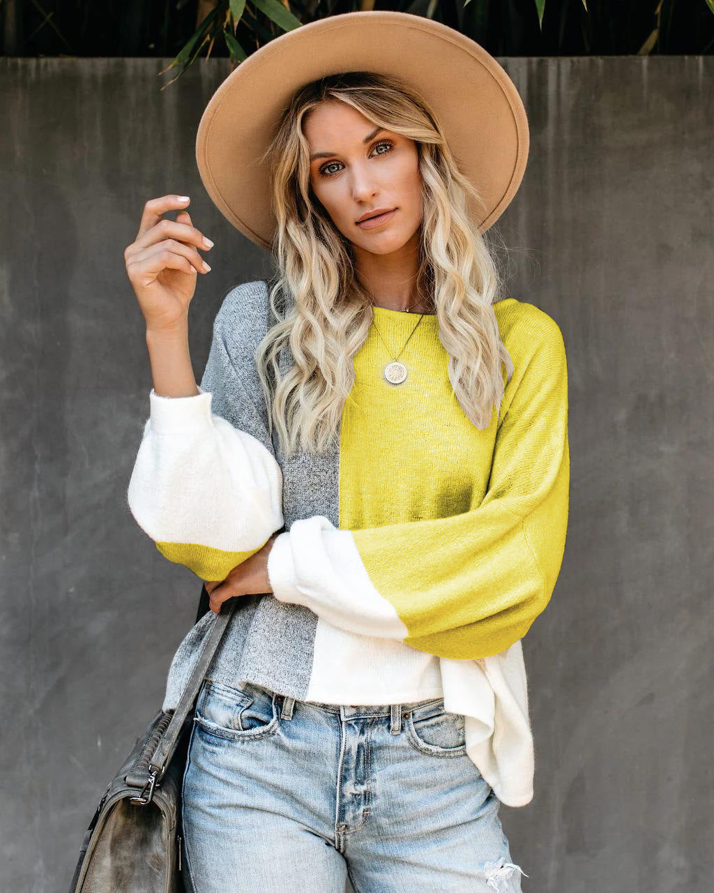 Pull surdimensionné à la mode pour femmes avec une coupe unique et des blocs de couleur contrastés Chic & Stil
