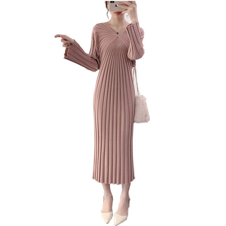Robe longue en tricot pour femmes avec des plis élégants et un col en V Chic & Stil