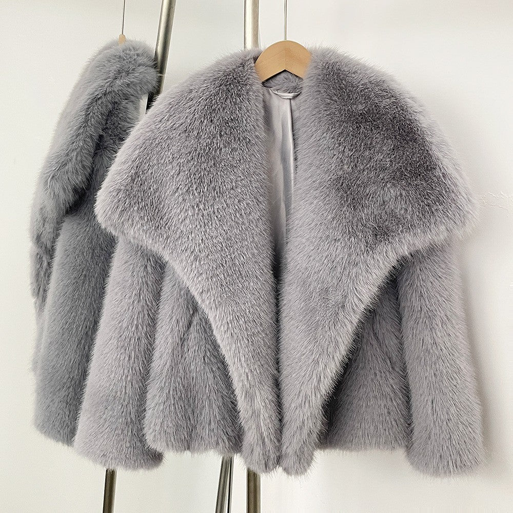 Elegant faux fur jacket with large lapels