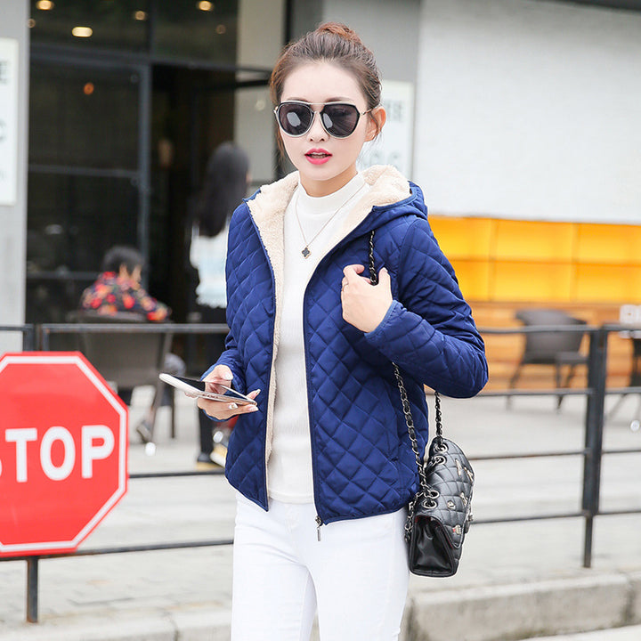 Short women's quilted jacket with lamb fleece lining