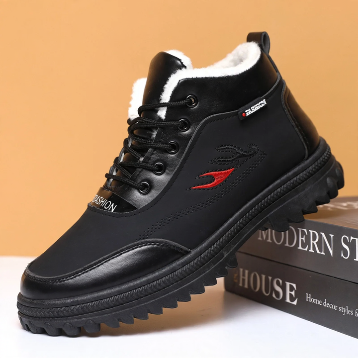 Insulated men's winter boots with non-slip sole