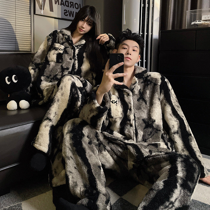 Cuddly partner house suit made of coral fleece