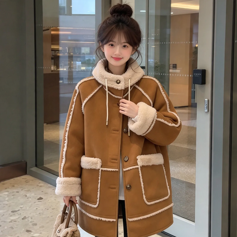 Women's faux suede coat with lamb fur lining