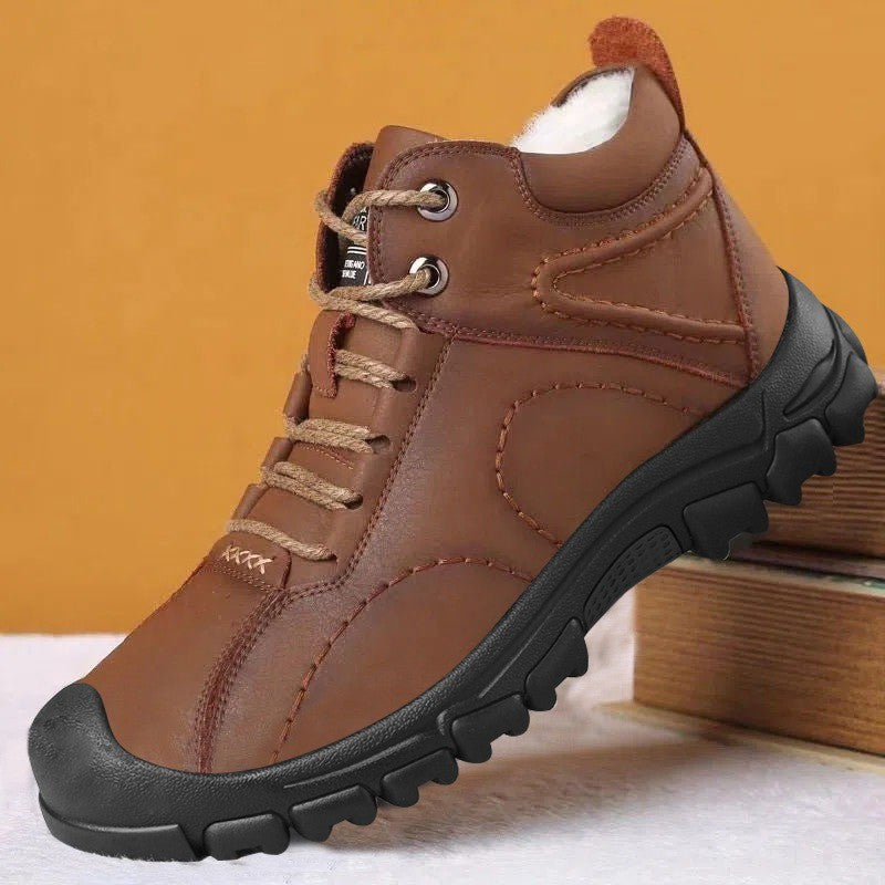 Padded men's winter boots for outdoor and leisure