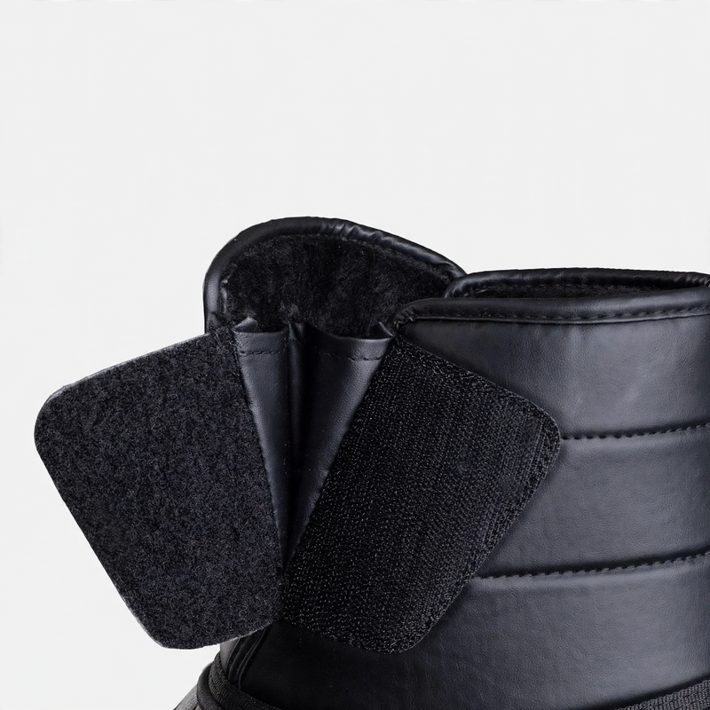 Padded men's winter boots for outdoor activities