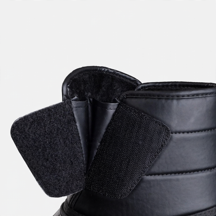 Padded men's winter boots for outdoor activities