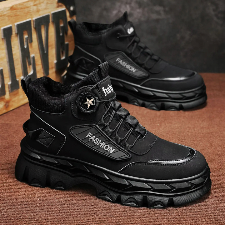 Padded men's boots with twist lock