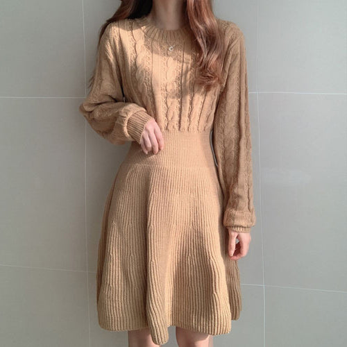 Robe tricotée pour femmes avec un motif de câble moderne et une coupe ajustée Chic & Stil