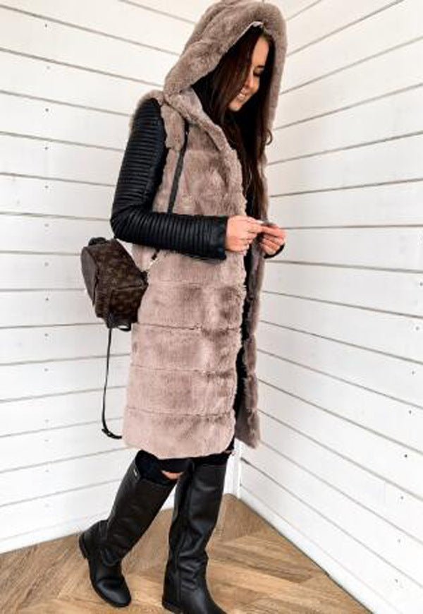 Ladies trendy hooded coat in faux fur Lune London