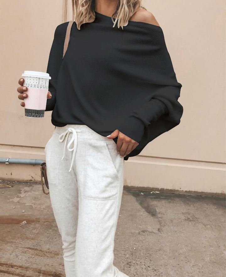 Sweatshirt oversized pour femmes avec encolure asymétrique et coupe décontractée Chic & Stil