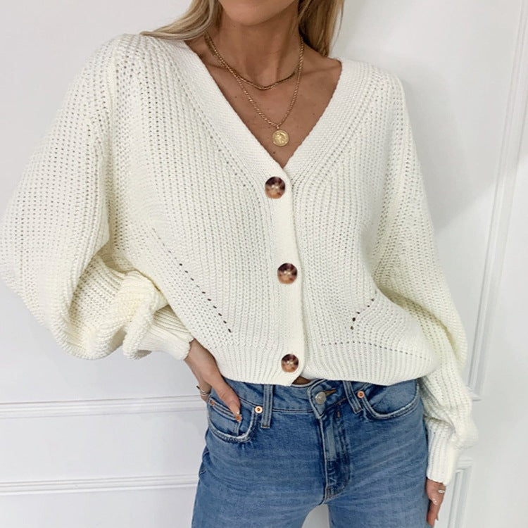 Cardigan large pour femmes avec décolleté en V et détails de boutons Chic & Stil