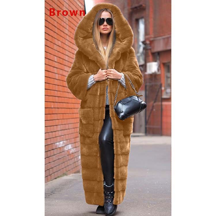 Long women's coat in faux fur with hood and padding