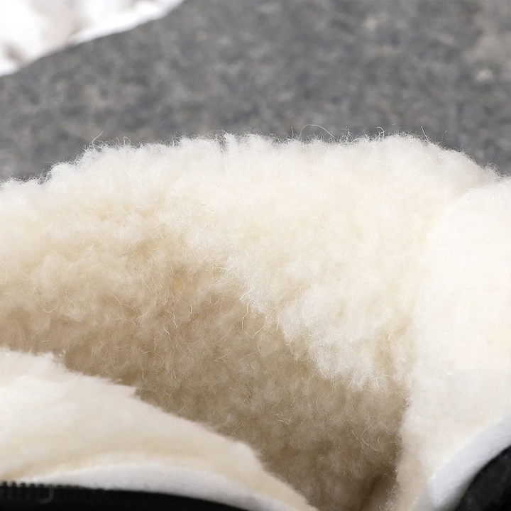 Insulated men's winter boots with non-slip sole