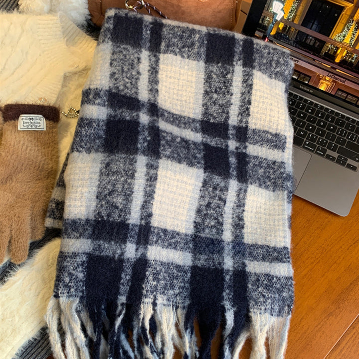 Checkered scarf, soft and warming, 190 cm