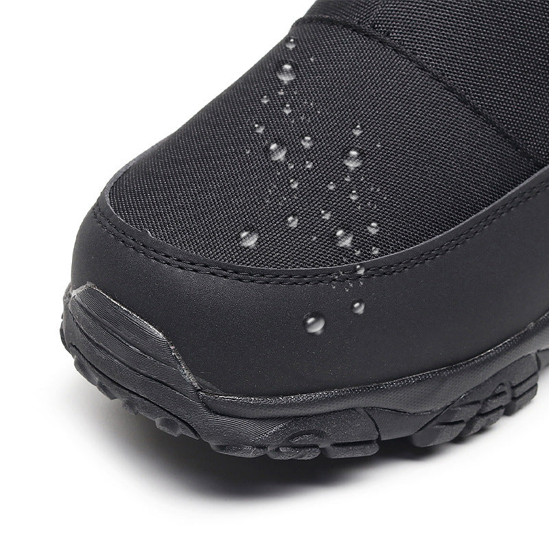 Robust men's winter boots for outdoor activities