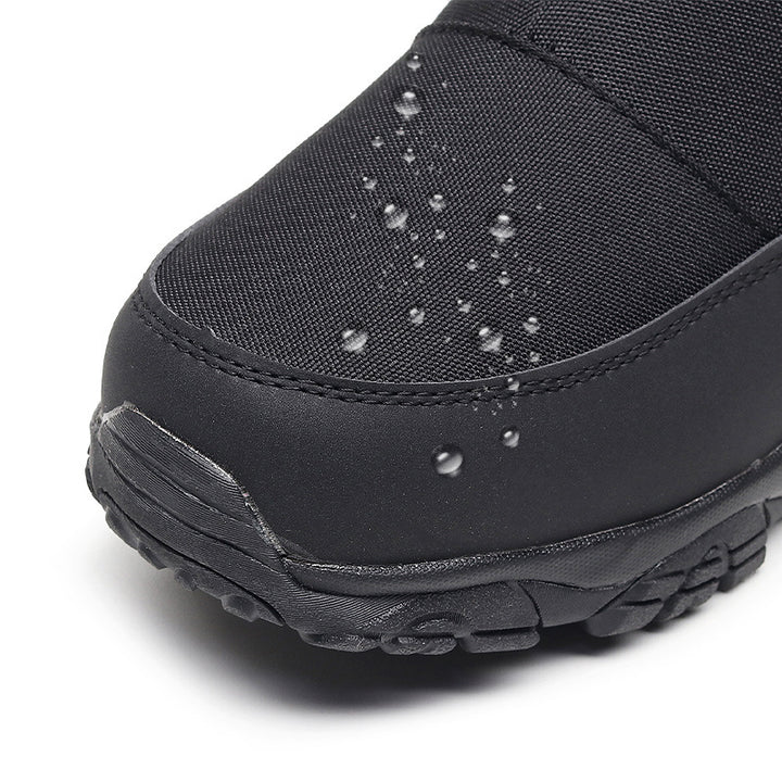 Robust men's winter boots for outdoor activities